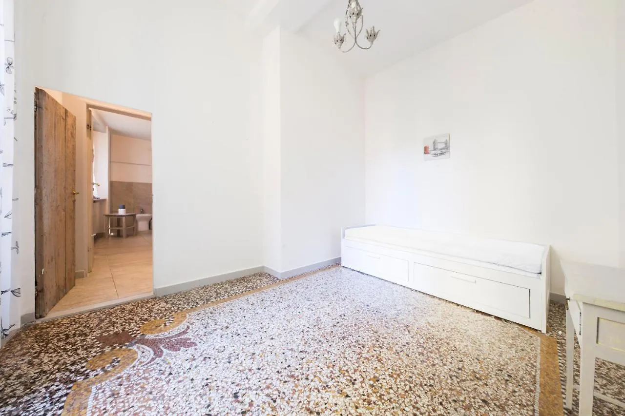 Leo'S House By Holidayhome24 Genova 0*,  Italia